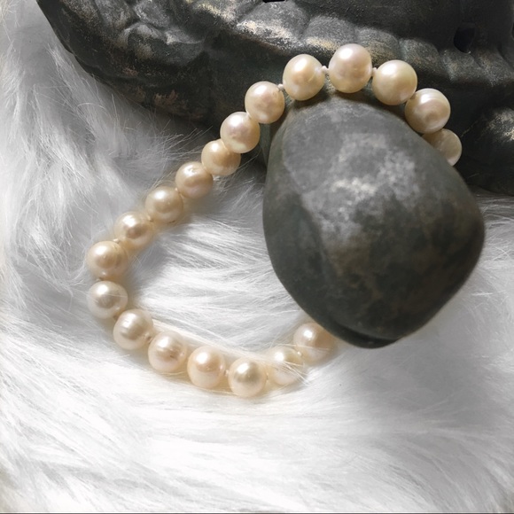 Jewelry - Pearl bracelet